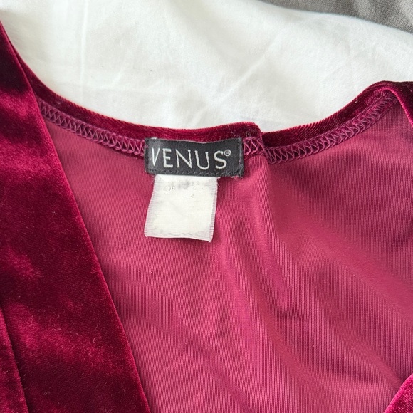 VENUS Red Velvet Mini Bodycon Dress V Neck - Picture 3 of 3